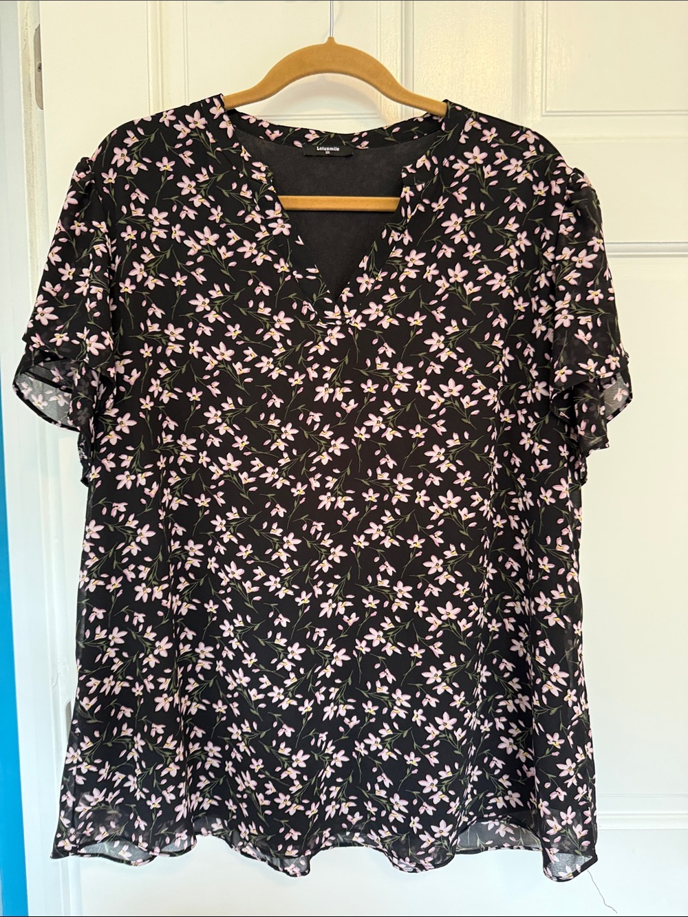 Lotusmile Lightweight Black Floral V-Neck Women’s Top with Pink Flowers - XXL